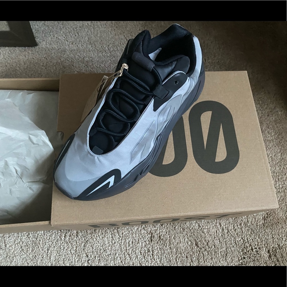 Yeezy 700 Metallic